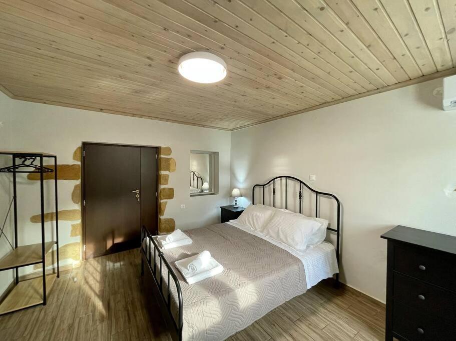 Villa Eftychia Serene Getaway With Hot Tub In A Quiet Location Kíssamos Exterior foto