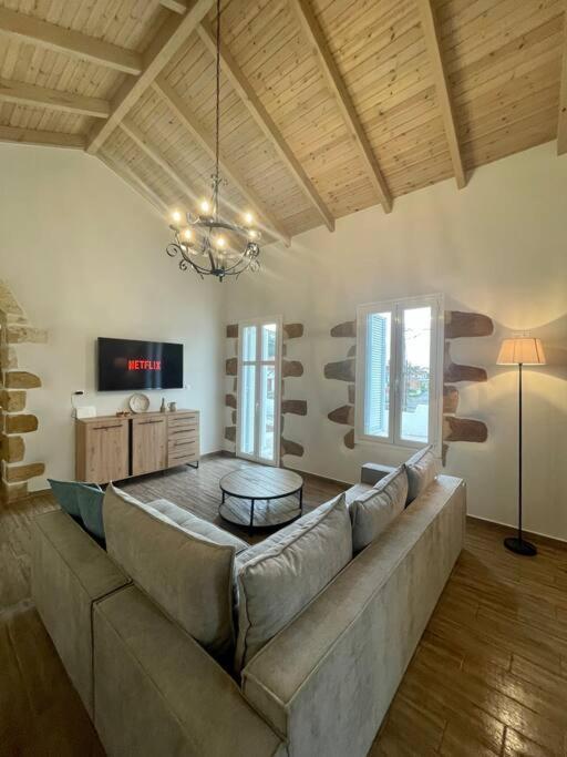 Villa Eftychia Serene Getaway With Hot Tub In A Quiet Location Kíssamos Exterior foto