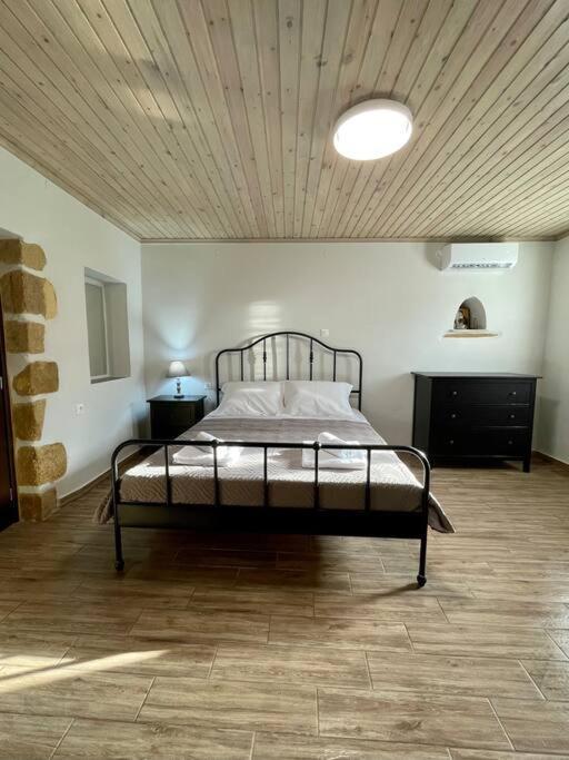 Villa Eftychia Serene Getaway With Hot Tub In A Quiet Location Kíssamos Exterior foto
